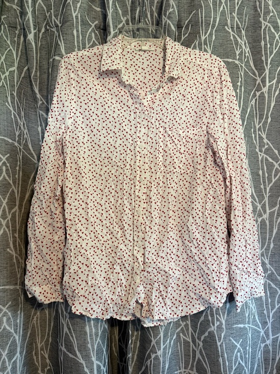 beachlunchlounge Tops - Beachlunchlounge White Button-Up Shirt with Red Heart Print size Large